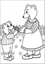 coloriage petit ours brun offre des fleurs a maman ours